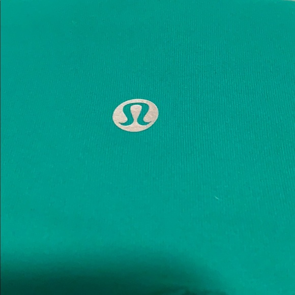 NWOT Green cropped lulu lemons - Picture 2 of 2